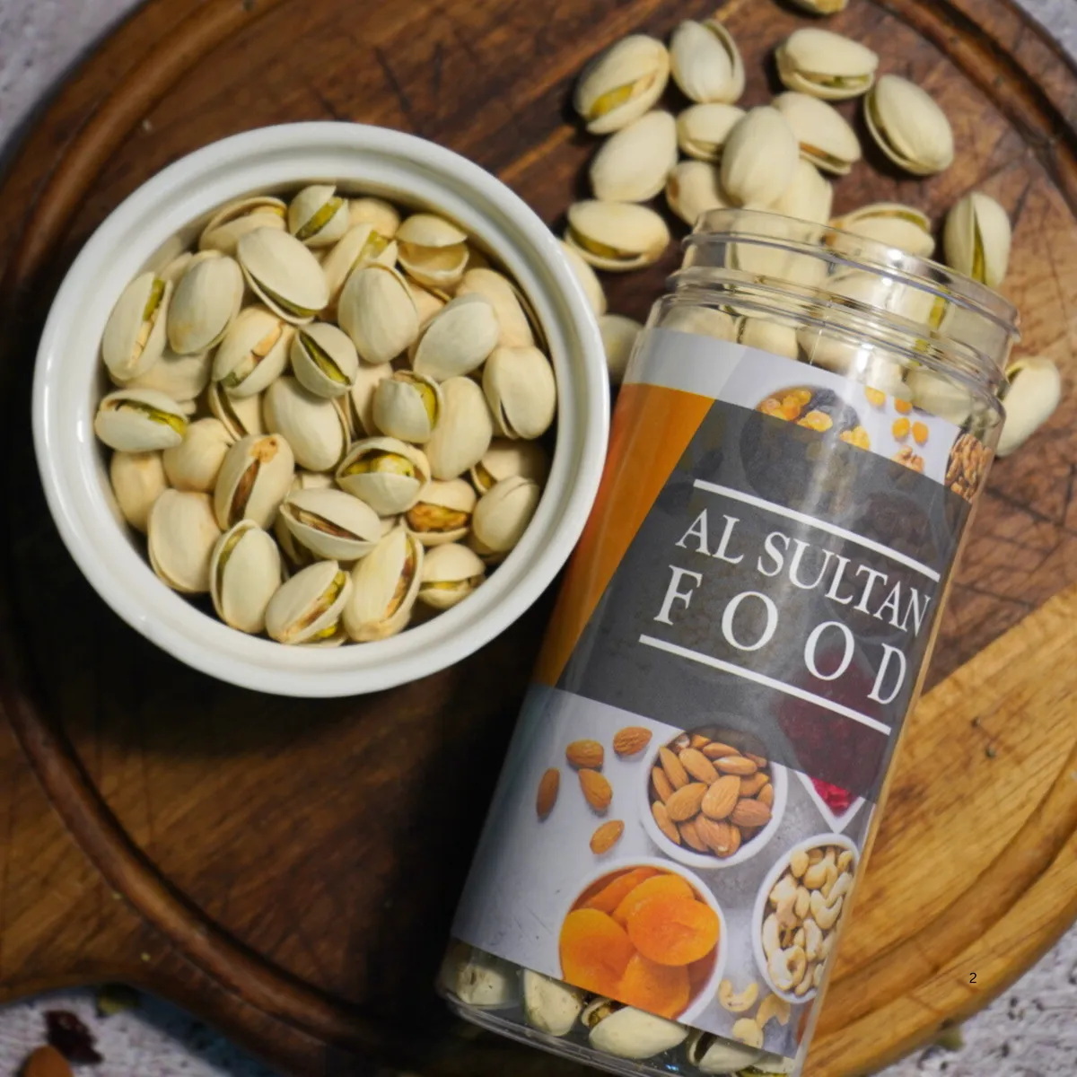 Pistachio panggang dalam mangkuk dan balang AlSultanFood — panduan kekacang dan bijian